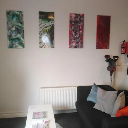 Sleeps 2 With Free Parking Apartament *