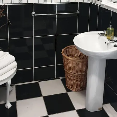 Apartament Sleeps 2 With Free Parking