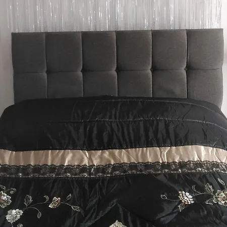 Sleeps 2 With Free Parking *